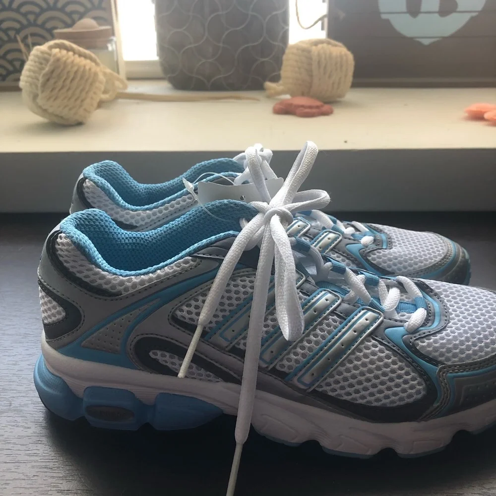 NWT Adidas Light Blue Viper Cushion Running Shoe, Size 6